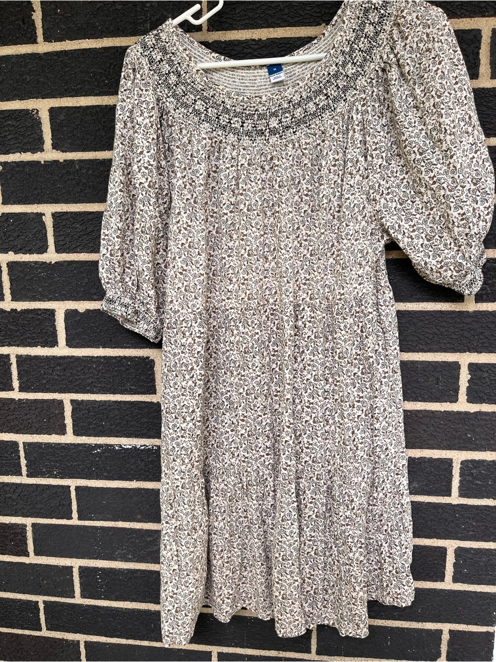 Old Navy Neutral Floral Smocked Midi Dress in Beige and Cream M